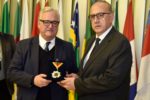 Pedro Westphalen entrega a medalha do Mérito Farroupilha ao Dr. José Fossari